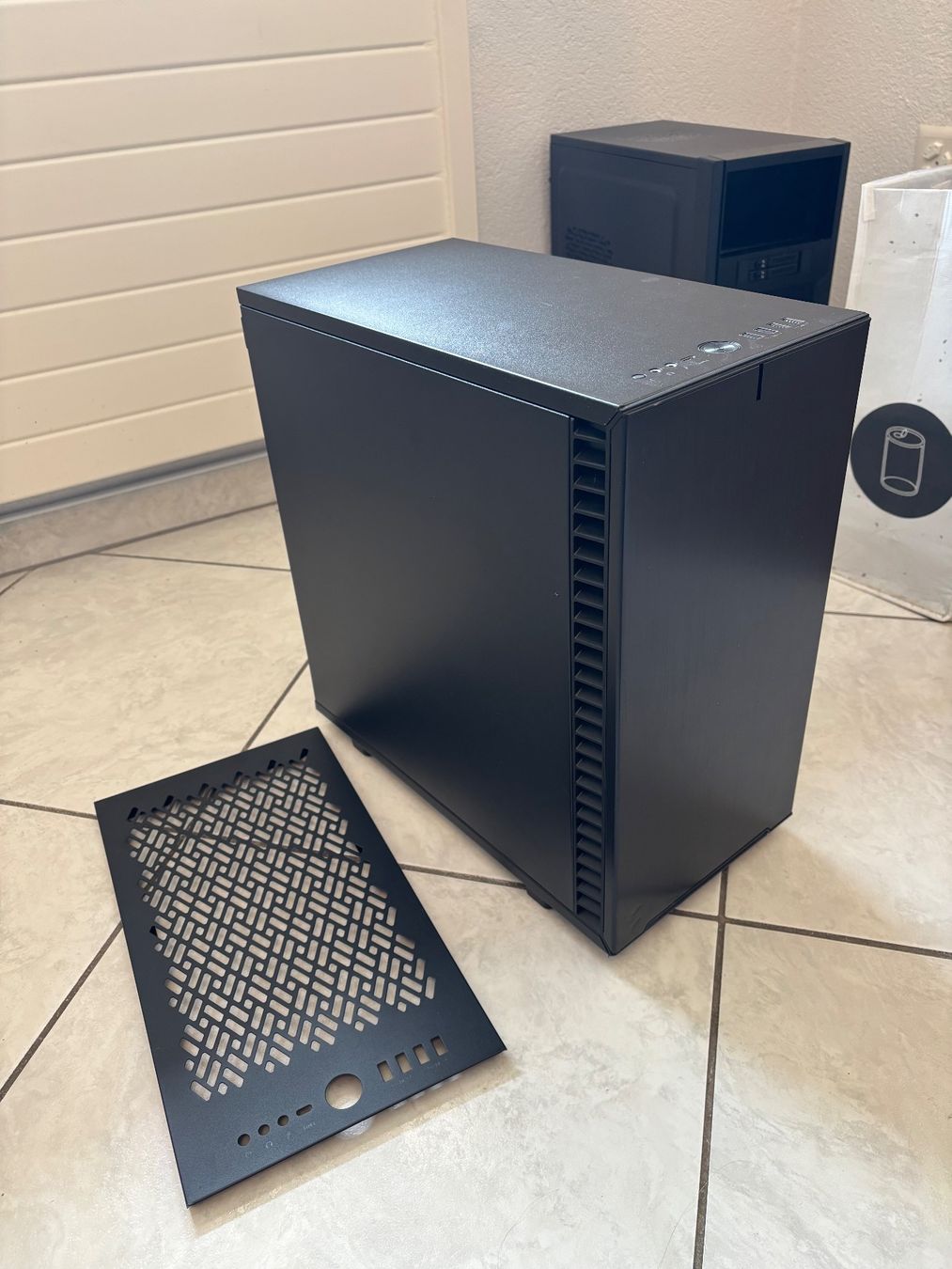 Fractal Custodie: Fractal Design Define 7 Compact PC Gehäuse Schwarz Top Zu... – Usato da Niederlenz venduto da Isstaa 1