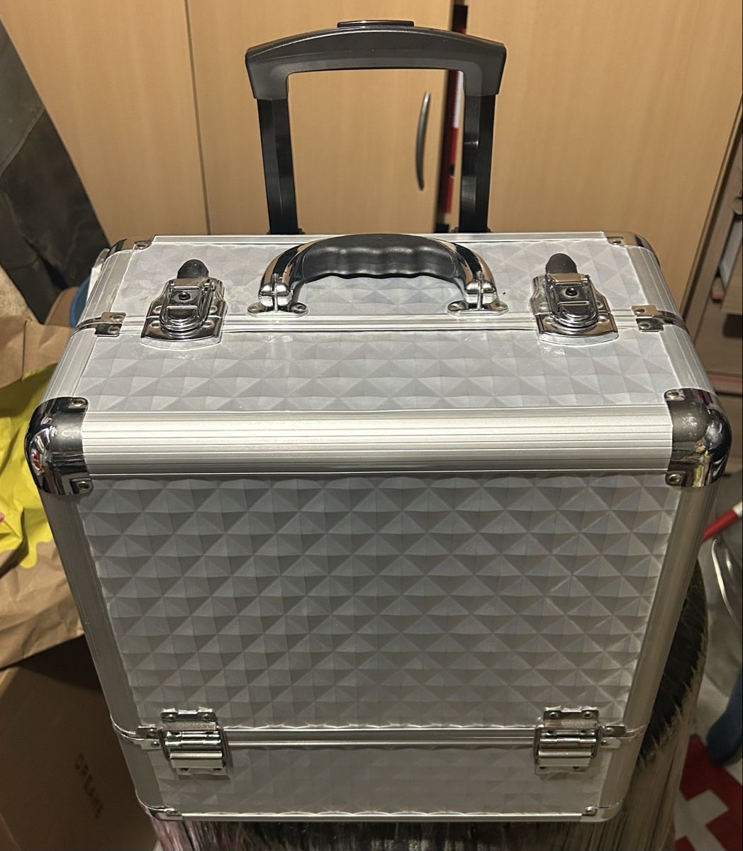 Tous les outils: Malette à outils / rangement – D'occasion à Monthey par Nunodnf