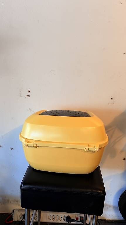 Topcases: Motorrad-Topcase / Scooter-Box  neu, gelb – D'occasion à Unterseen par beE-Scooter 2