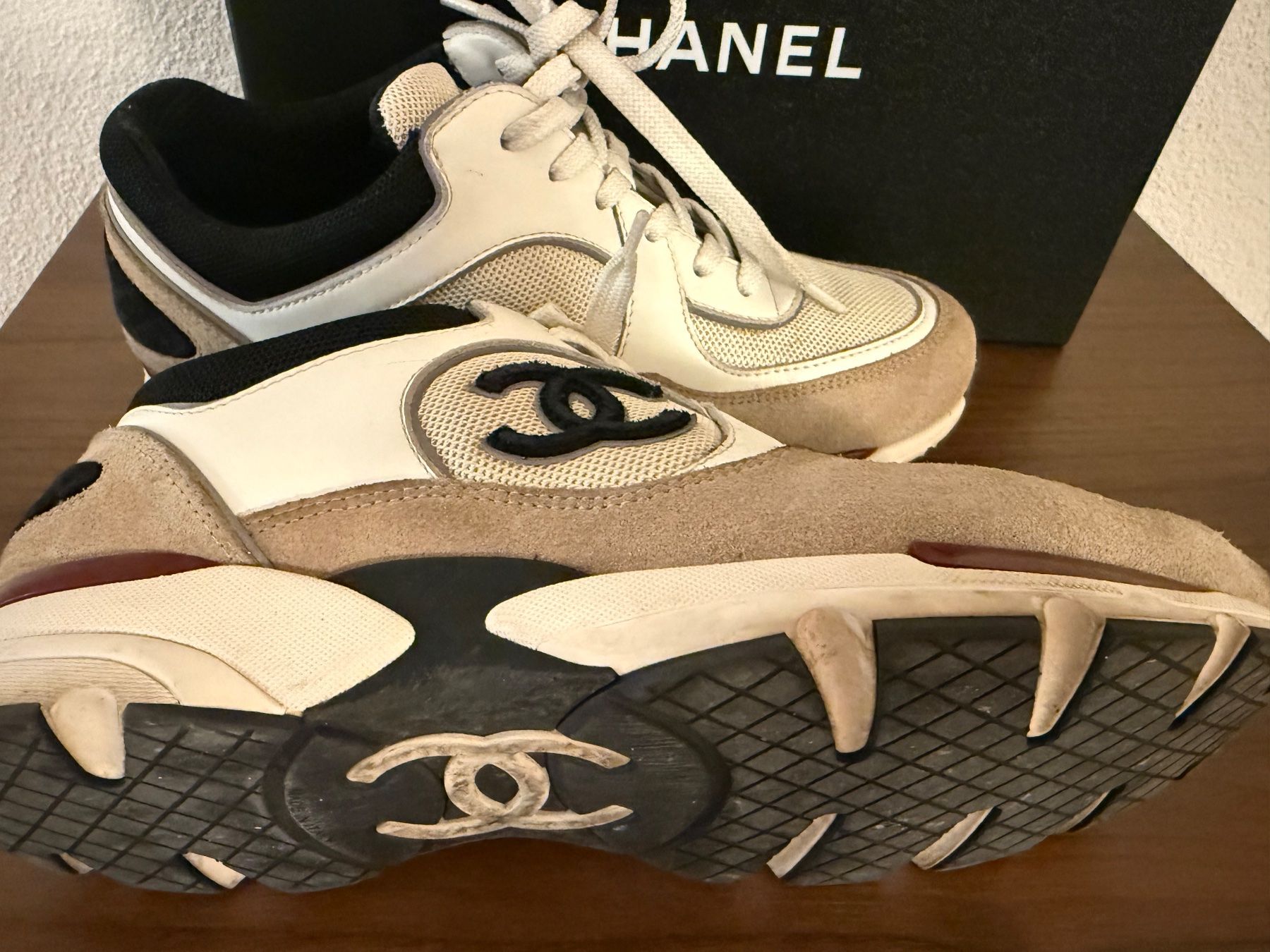 Chanel Damenschuhe: CHANEL Sneaker Nr. 39 – Gebraucht aus Embrach von Gsab 3