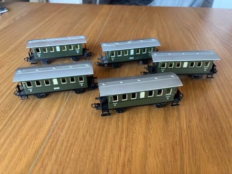 Märklin Modellini di ferrovie: Wagons Märklin 5 pcs  – Usato da Orbe venduto da car_8grw