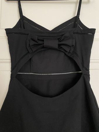 Robe noire noeud dos nu Claudie Pierlot LBD portée 1x