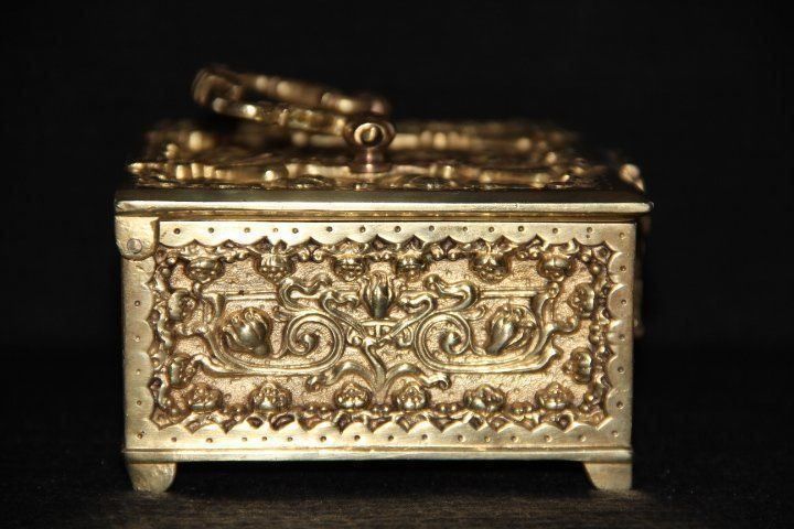 Truhen: Ancien coffret à bijoux en bronze . – Gebraucht aus Praz (Vully) von pikuluka1 7