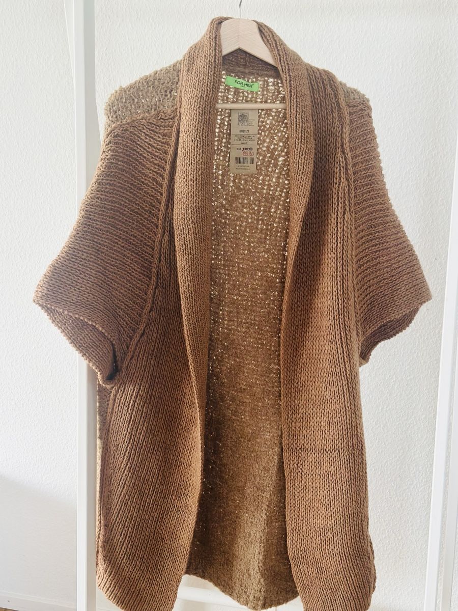 Pullover & Sweatshirts: Modischer Strickcardigan von For Her Paris, Onesize – Neu und originalverpackt aus Meggen von AuDa17 2