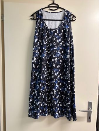 Sommerkleid mit Blumenprint, Gr. XXL dunkelblau, top Zustand