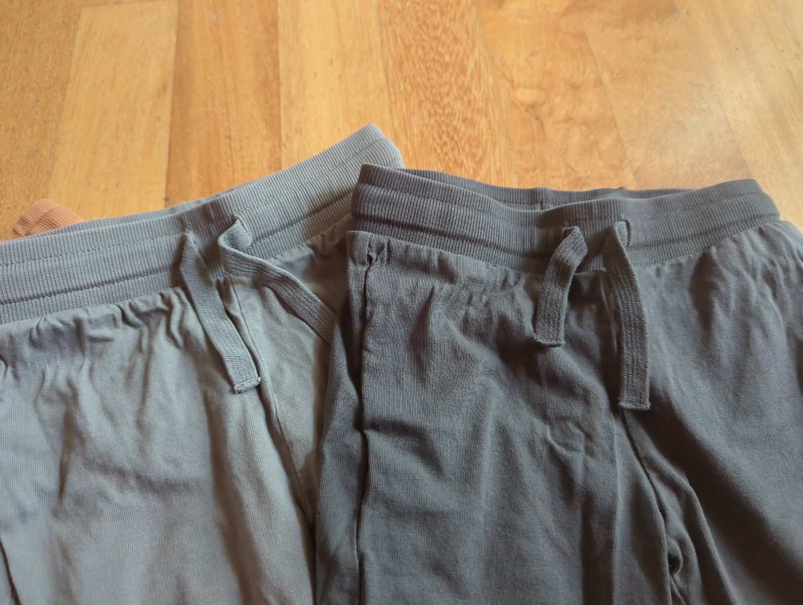 H&M Kleiderpakete & -sets: H&N Hose Gr. 104 – Gebraucht aus Eglisau von raf_hn2x 2