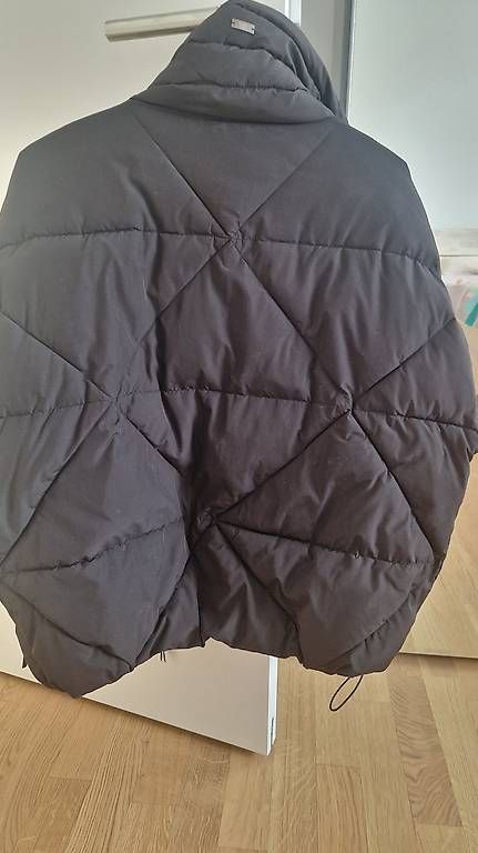 Giacche: Wenig getragene Riani Winterjacke – Usato da Stäfa venduto da dalixy 1