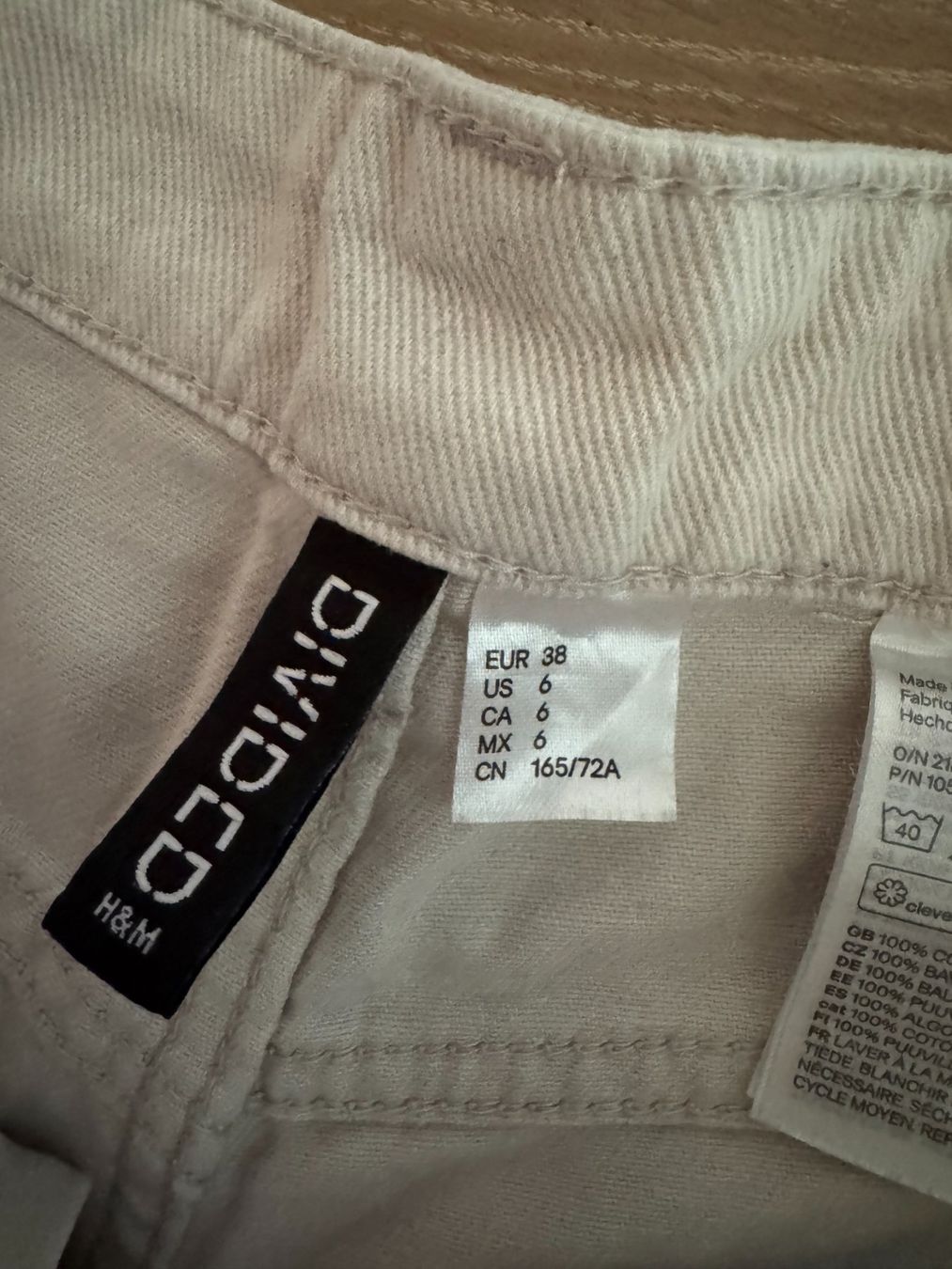 H&M Pantaloni: Pantalon cargo beige H&M Divided T38 – Usato da Rossemaison venduto da Carduelis 1