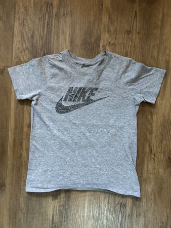 T-shirt Nike gris avec logo – Taille S