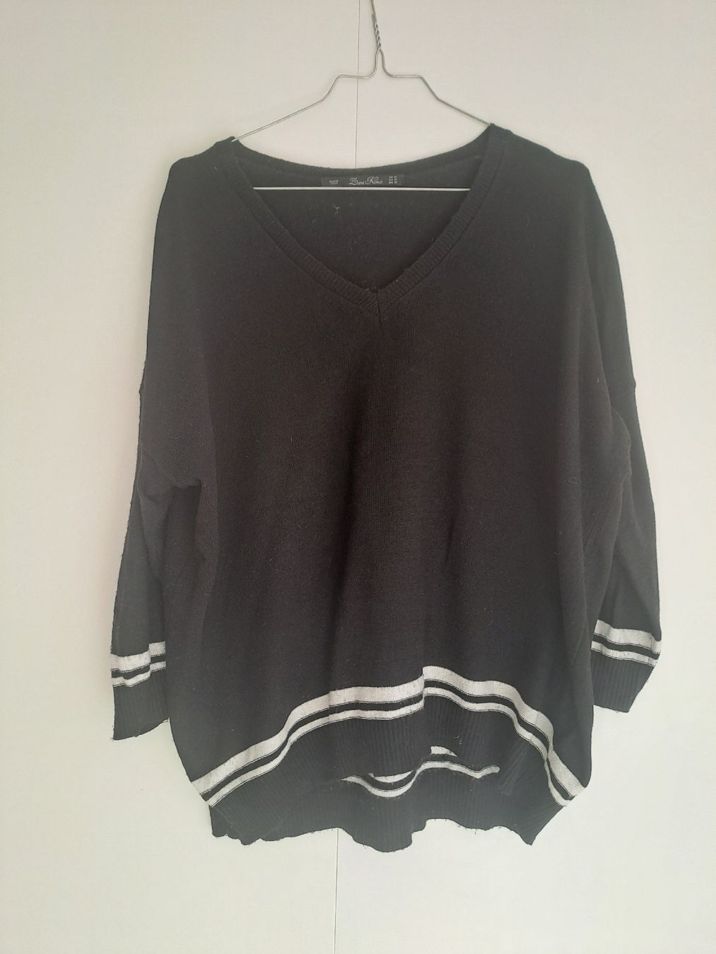 Zara Maglioni & Felpe: Schwarzer Oversize Pullover M mit V-Ausschnitt, ubd Nr. 47 – Usato da Zürich venduto da jun_vh8f