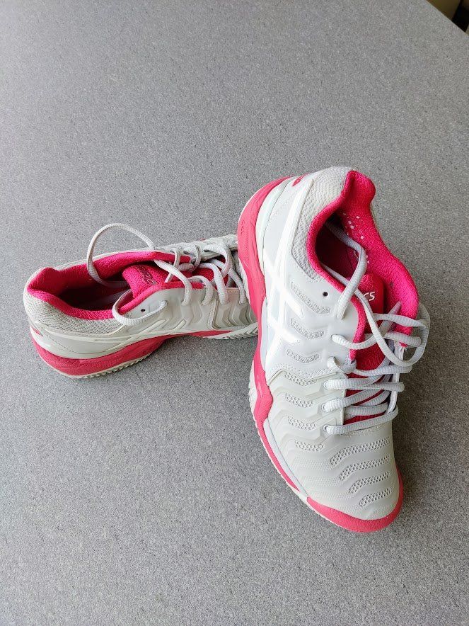 Asics Damenschuhe: asics Tennisschuhe ws. Grösse 37.5 – Gebraucht aus Neftenbach von Pesom0