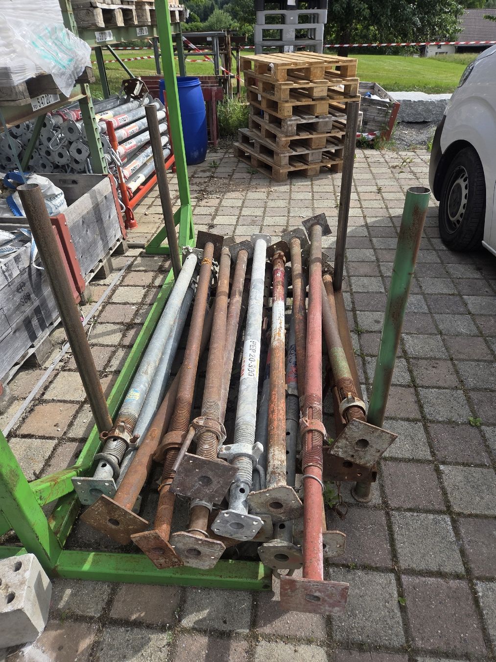 Tutti gli attrezzi: baustützen Adriastützen – Usato da Walde AG venduto da dae_8ksc