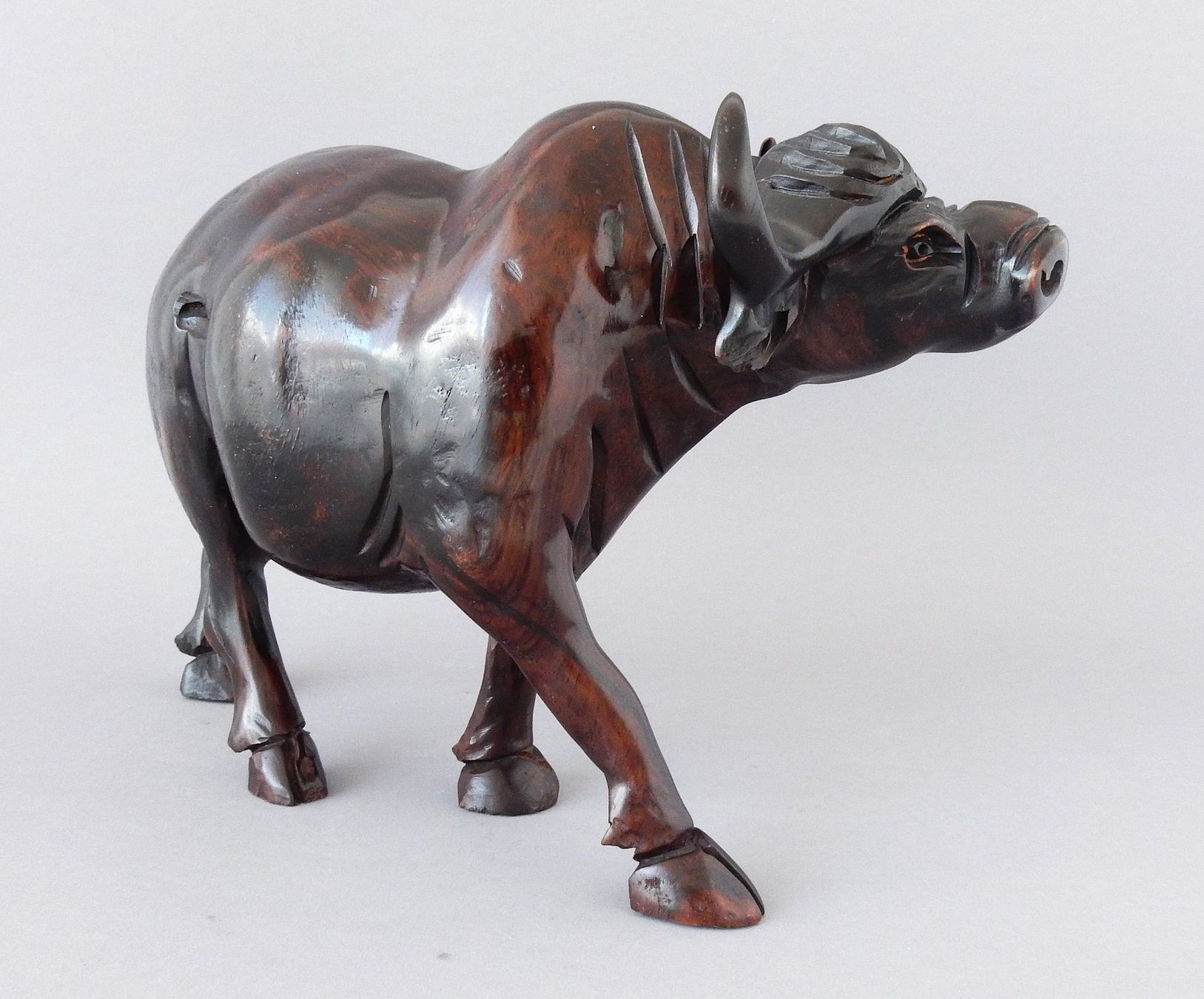 Statuette: Handgeschnitzter Büffel aus Ebenholz - 24.5cm – Usato da Alpnach Dorf venduto da Reloved24 3
