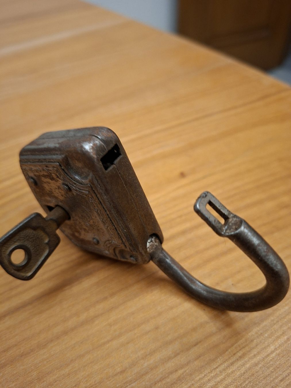 Cadenas: Antikes Vorhängeschloss – D'occasion à Ganterschwil par HeidiuPeter 5