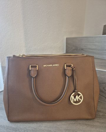 Handtasche von *MICHAEL KORS* 