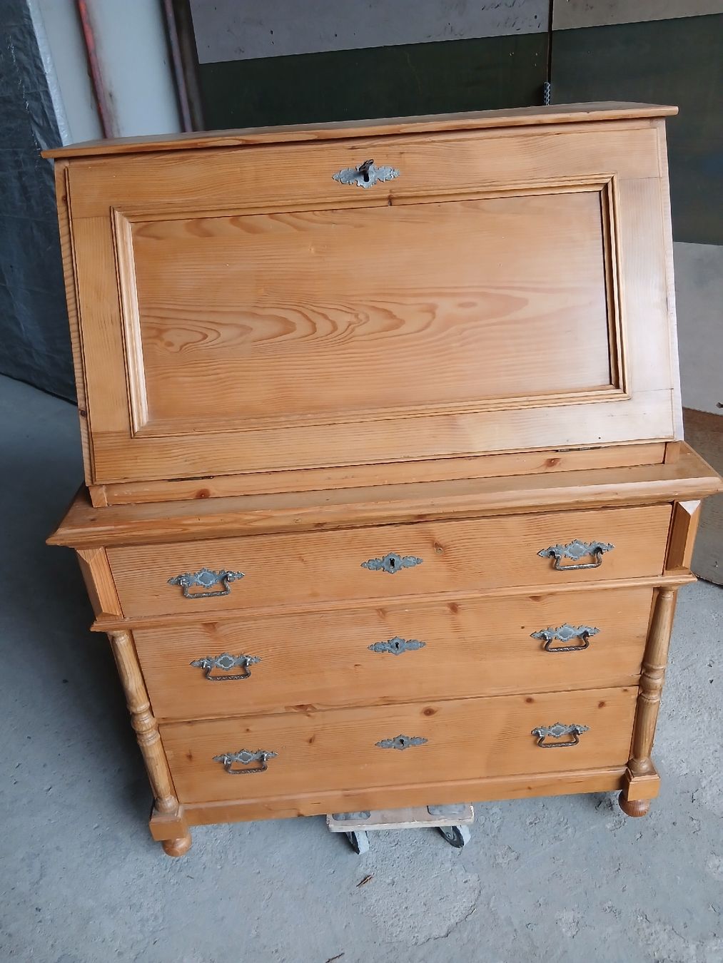 Scrivanie: SECRETAIRE RESTAURE EN SAPIN – Usato da Neuchatel venduto da NNeuchatel