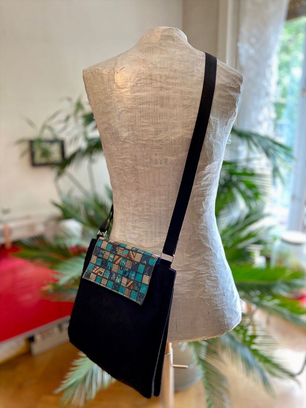 Taschen für Damen: Sac à bandoulière avec rabat + compartiments intérieurs – Gebraucht aus Lausanne von maintenant
