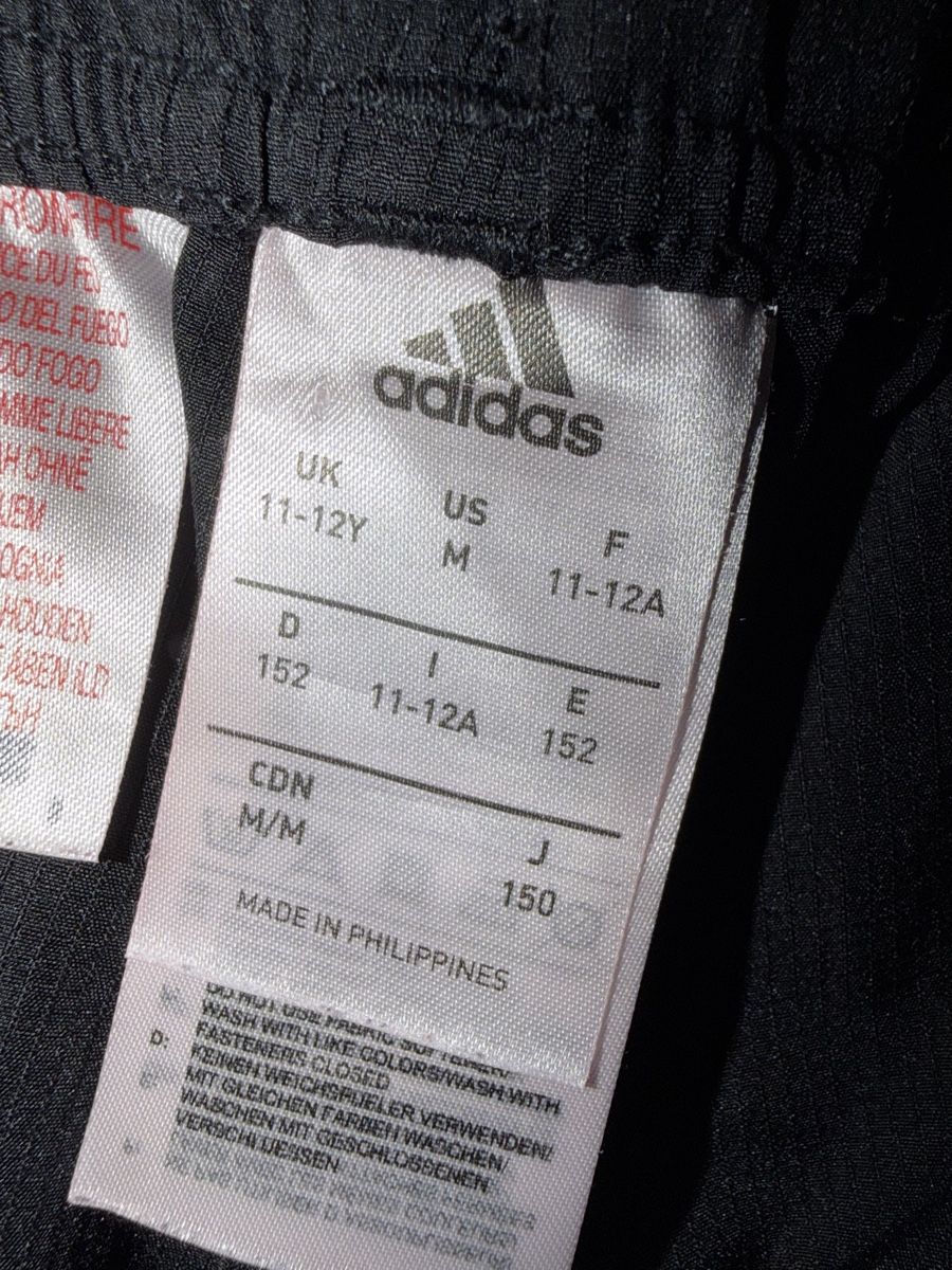 Adidas Trainer, Turnhosen & -trikots: Short de foot Dinamo, 152 – Neu (gemäss Beschreibung) aus Cologny von PEACEANDLOVE 2
