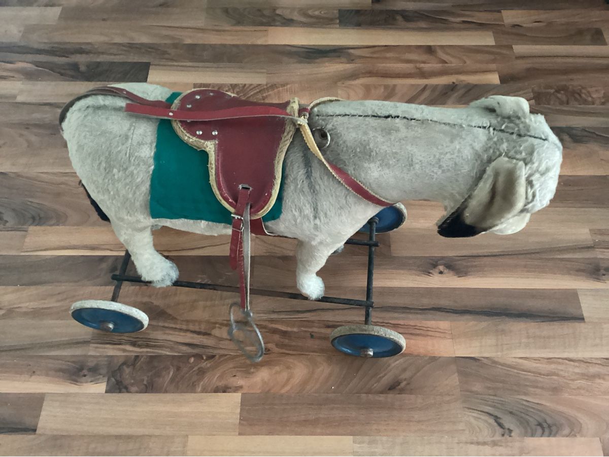 Steiff Giocattoli: ALTER STEIFF ESEL AUF RÄDER – Usato da Münchenstein venduto da NoSu98