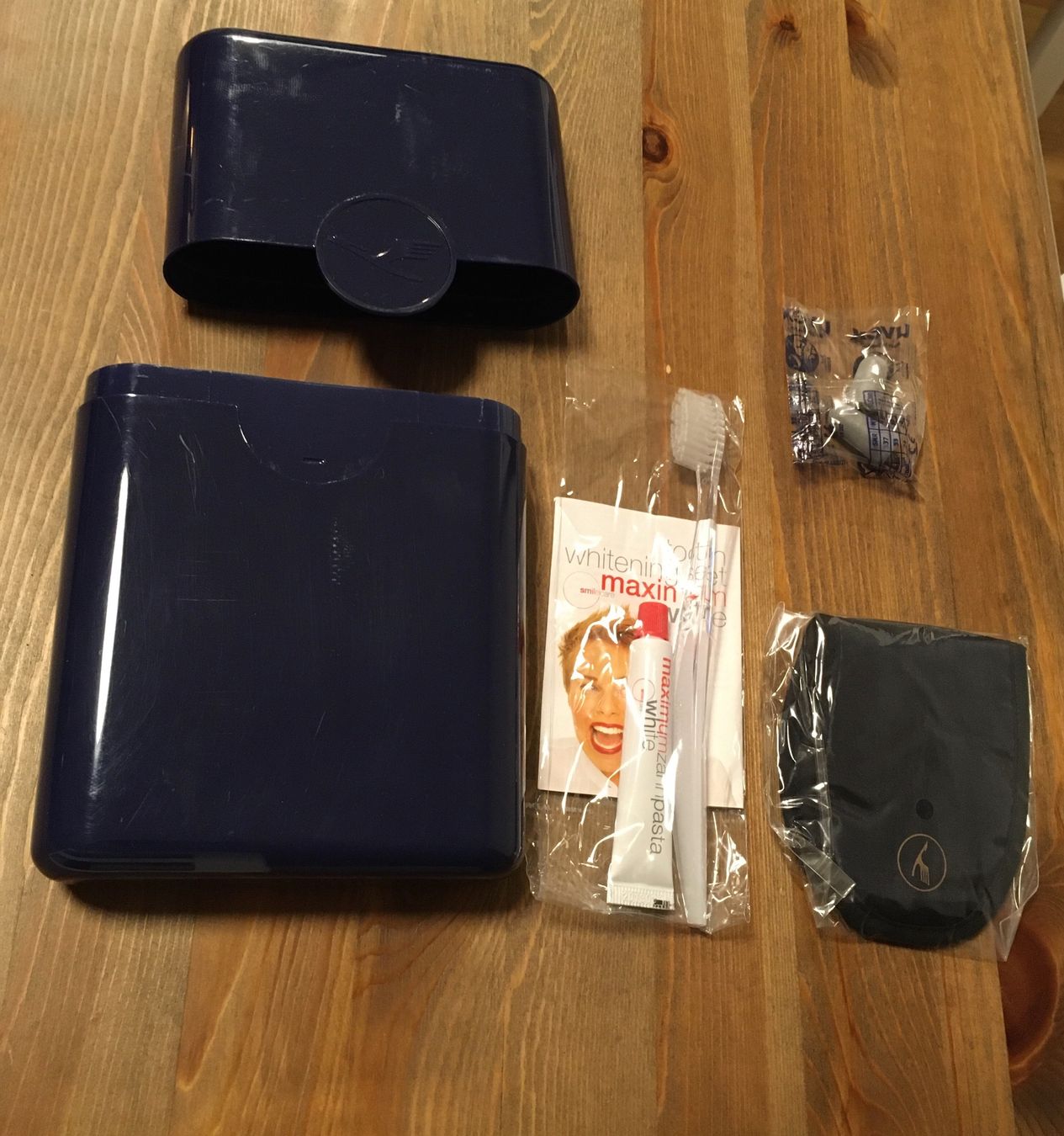 Custodie per cosmetici: Lufthansa Amenity Kit - Necessaire - Toiletry Bag – Usato da Altdorf UR venduto da Mini037 2