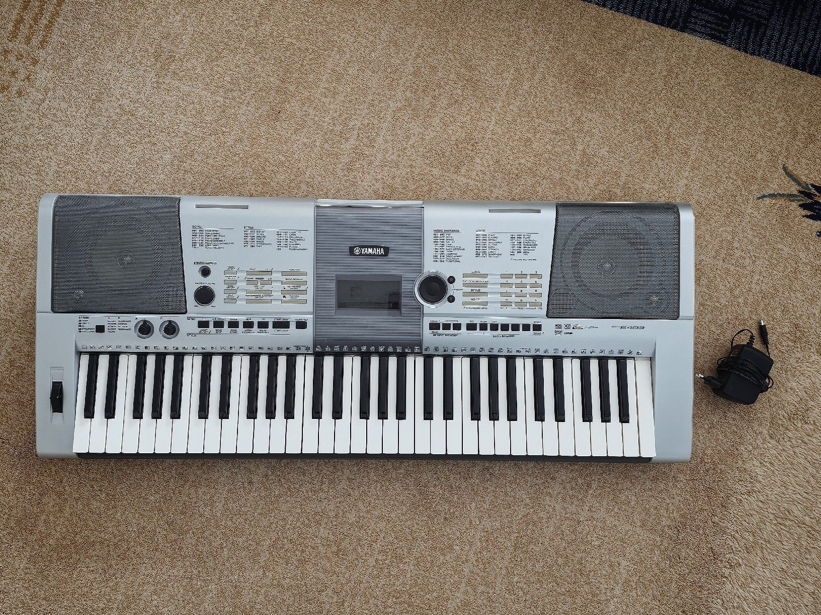 Yamaha Strumenti musicali: Yamaha PSR E403 Keyboard mit Notenständer und Netzteil – Nuovo (secondo la descrizione) da Bern venduto da sam_draga99 7