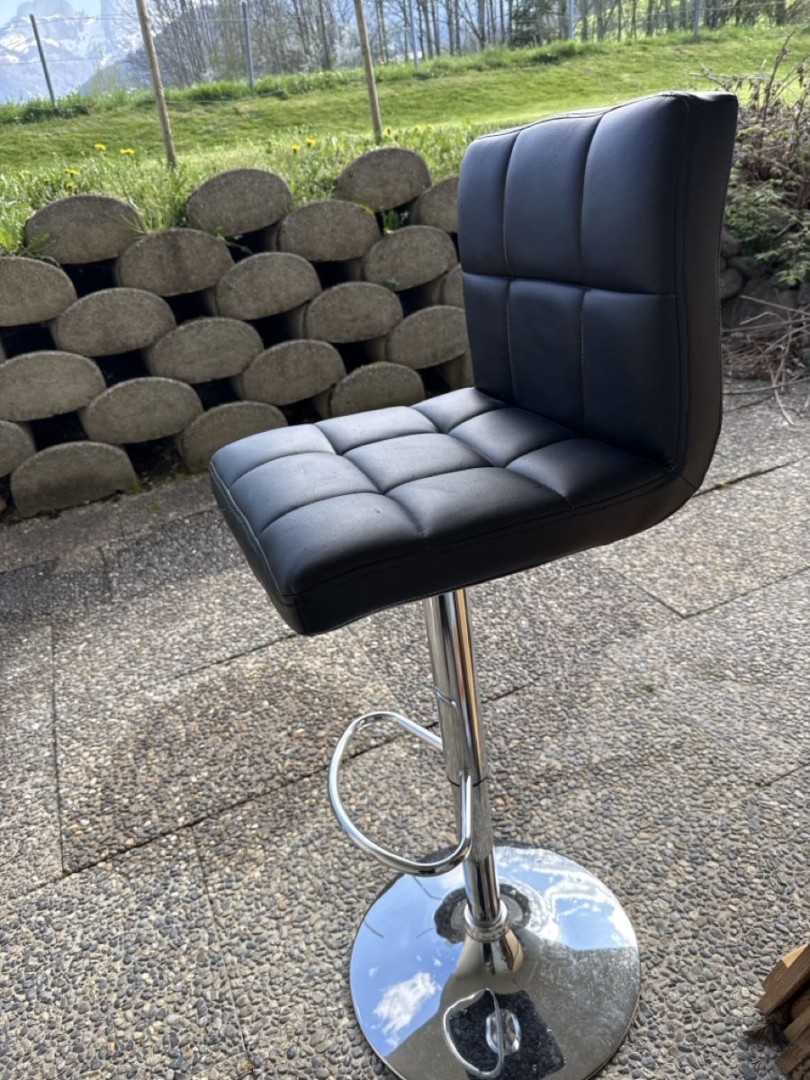 Chaises hautes: Bar stuhl – D'occasion à Appenzell Steinegg par Zloetzel_Toebeli