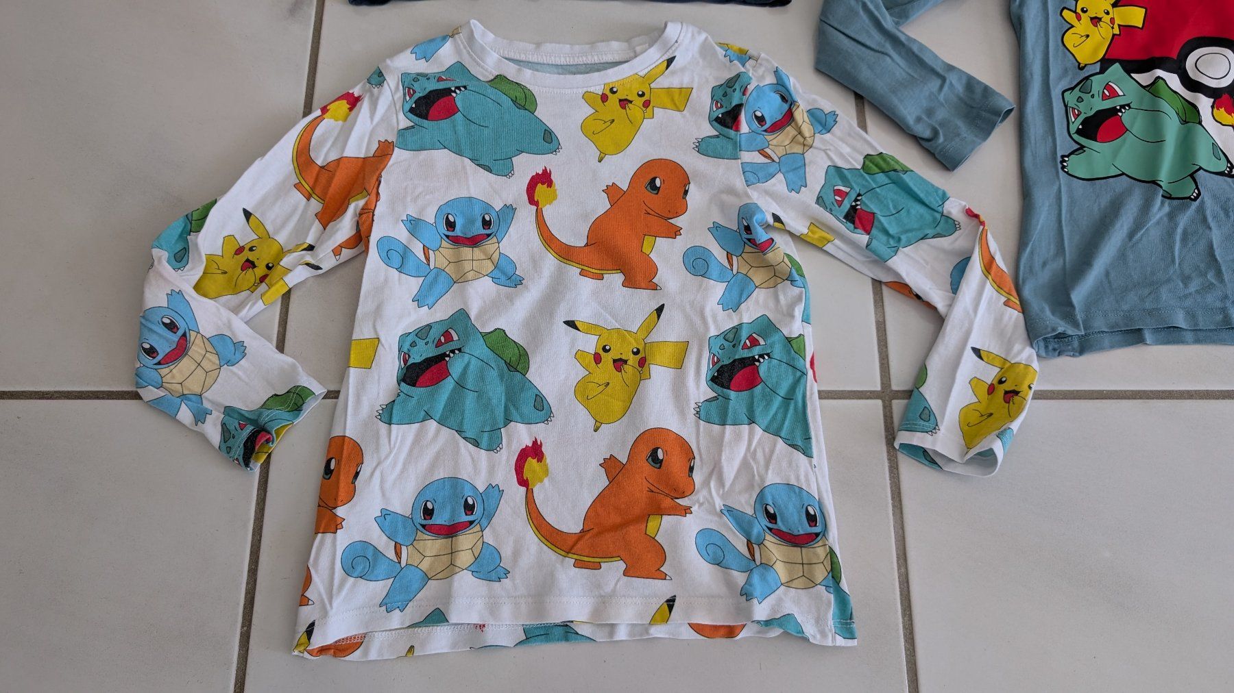 Lotti & Set di vestiti: Pokemon Kleiderpaket - Grösse 122 – Usato da Oberwil-Lieli venduto da meipa3000 3