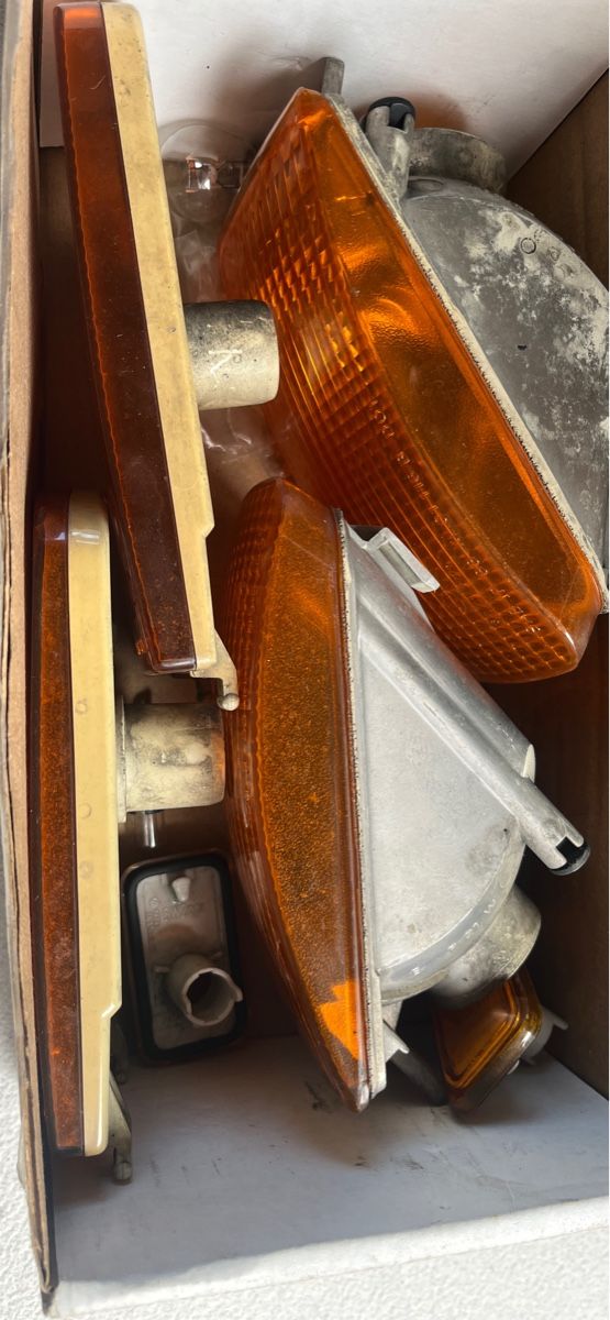 Porsche Tutti pezzi di ricambio auto: Porsche 911 964 komplett Blinker – Usato da Diegten venduto da Fresta71 4