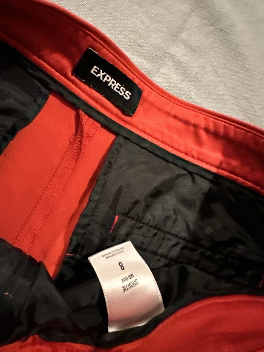 Pantaloni: Short Express Taille 8 Rouge Été, comme neuf! – Nuovo (secondo la descrizione) da Versoix venduto da sne_zx2d 1