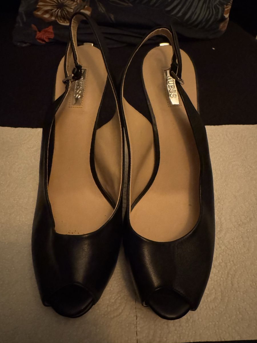 Guess Scarpe da donna: Escarpin Guess - Taille 40/41 – Usato da Meyrin venduto da Sabrina310316 1