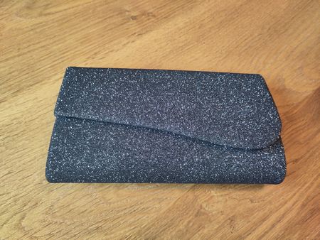 Elegante Clutch von White Lady, neuwertig, mit Trageriemen