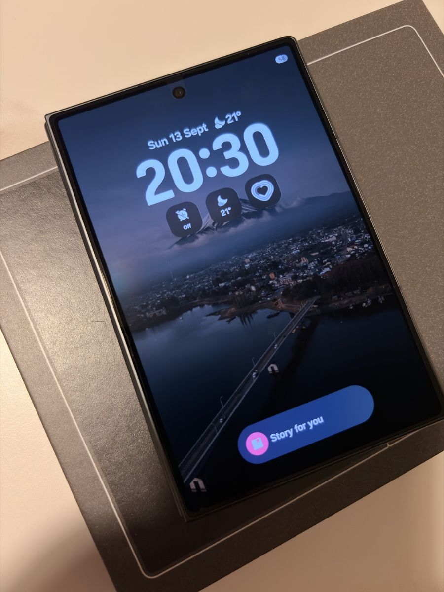 Samsung Telefoni cellulari / Smartphones: Samsung Z Fold 8 256GB JP version – Usato da Sion venduto da nic_h5j5