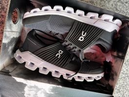 Sneakers Laufschuhe ON Cloudswift NEU !