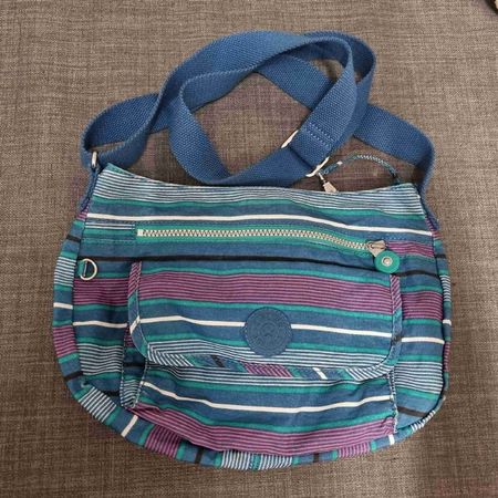 Kipling Umhängetasche gestreift