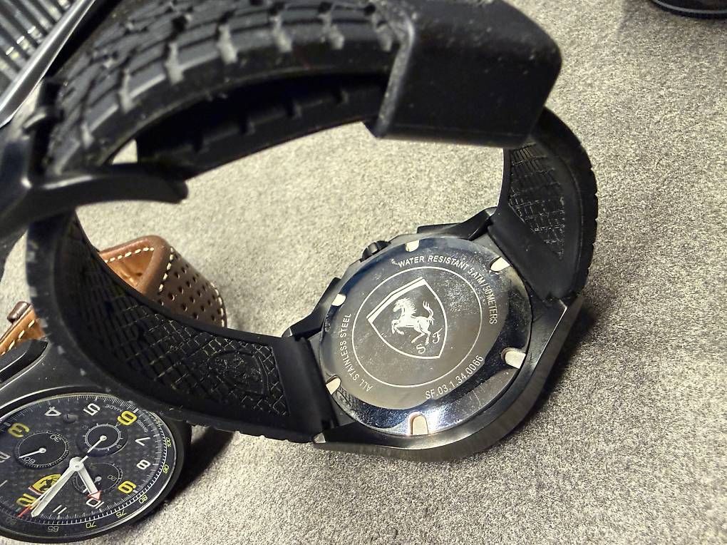 Orologi: 3 Montres Ferrari  – Usato da Ecuvillens venduto da VsterVince 7