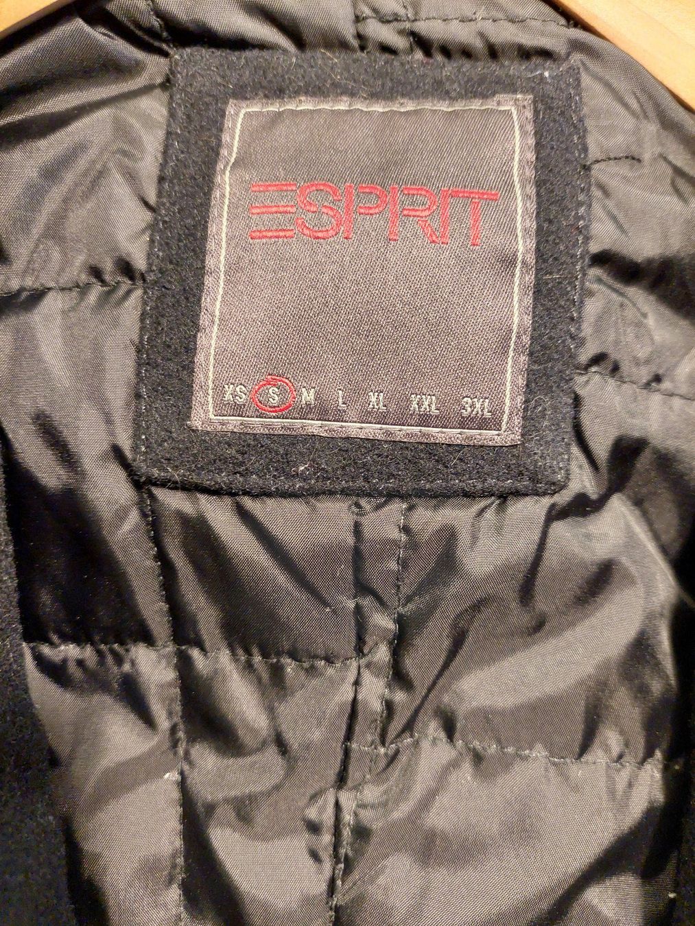 Esprit Cappotti: Schwarzer Esprit Mantel in Grösse S – Usato da Zug venduto da Pixifly 3