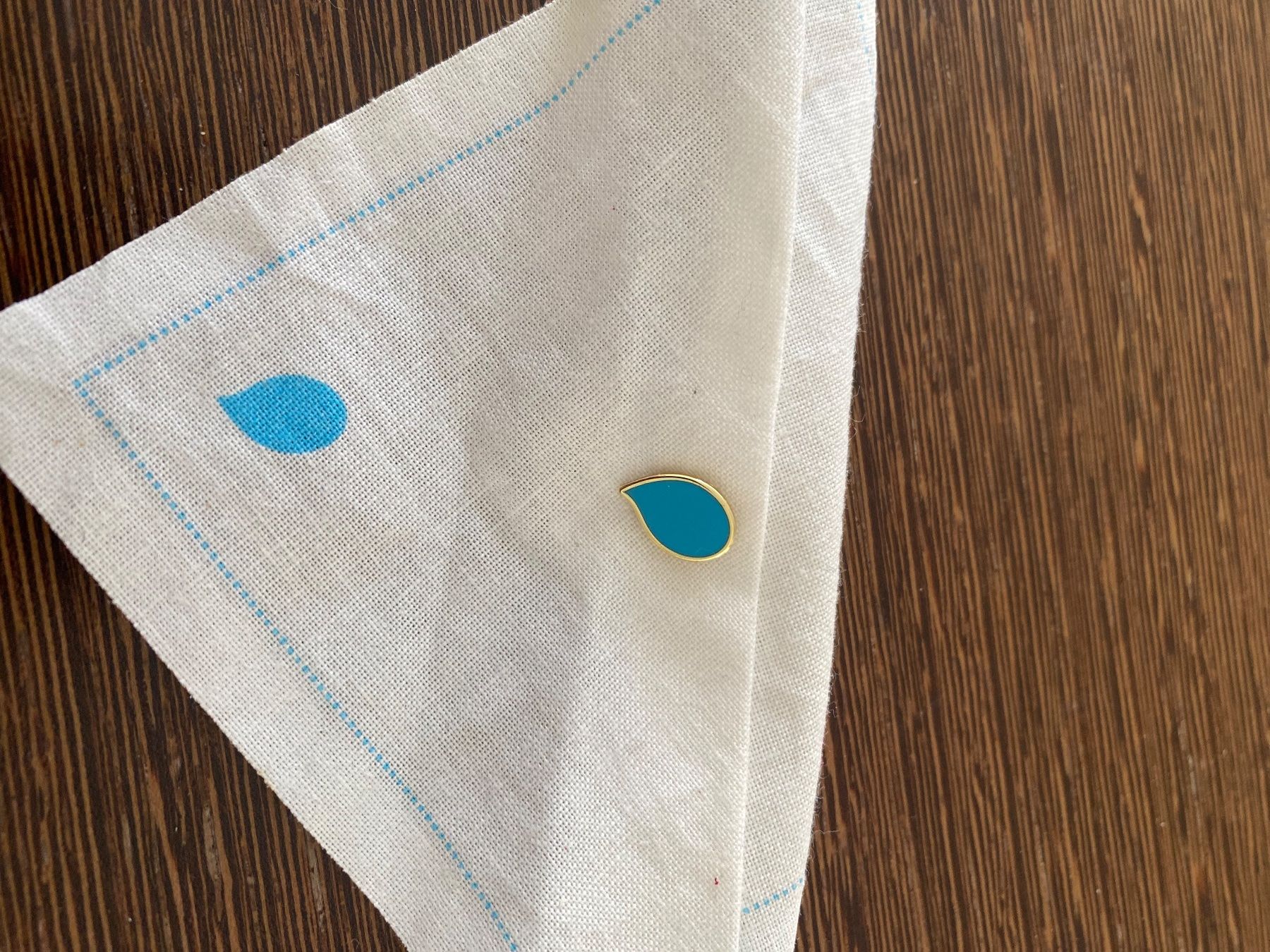 Spille & Fermagli: Tamara COMOLLI Brosche Tropfen blau – Nuovo (secondo la descrizione) da Luzern venduto da Felicita_26