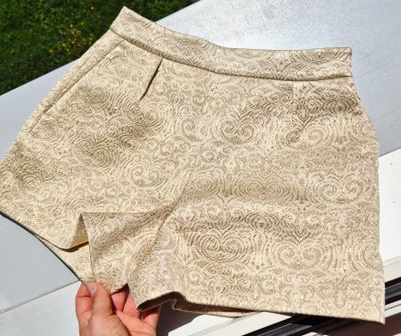SHORTS HOSE TARA JARMON S 36 GOLD ELEGANT NP 390 CHF NEU TOP
