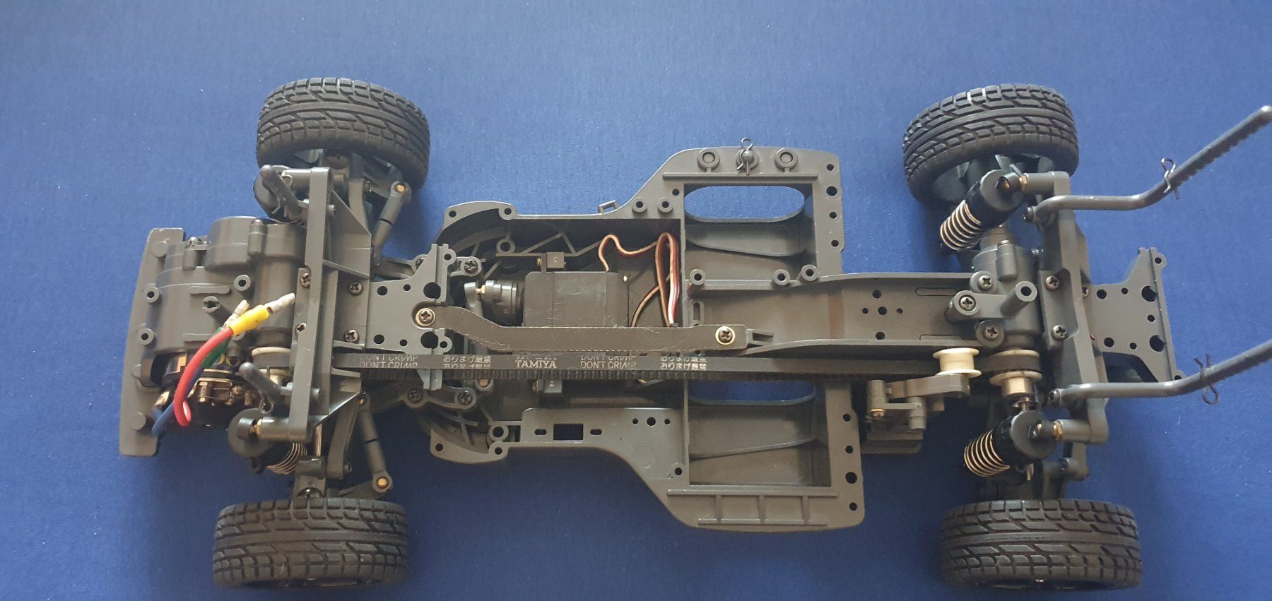 Tamiya Modellismo RC: Tamiya TA03F CHASSIE MIT NISSAN KARRO – Usato da Burgdorf venduto da schlange034 1