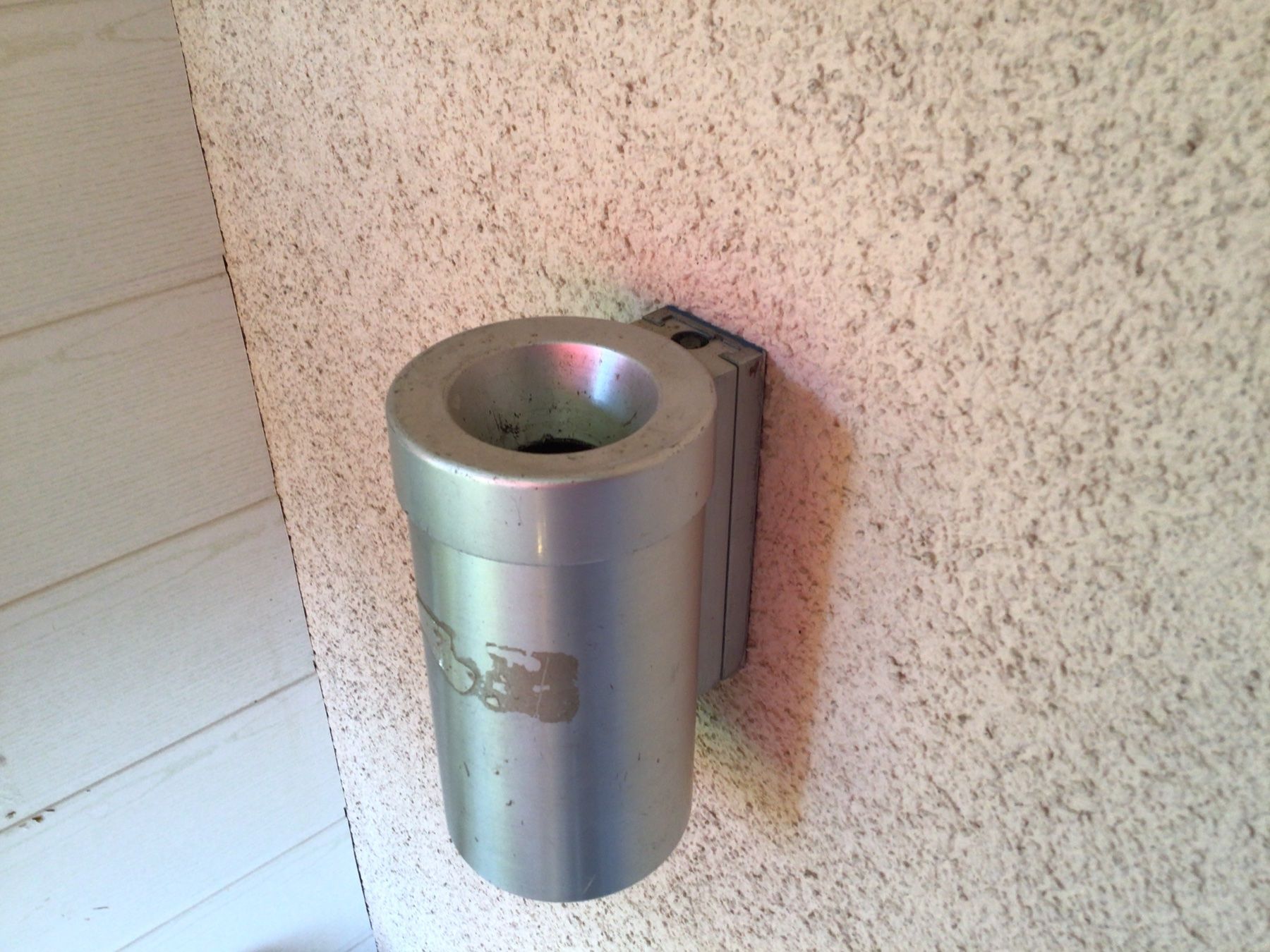 Portacenere: Wandaschenbecher Aluminium abschliessbar – Usato da Brugg AG venduto da Rutenzug