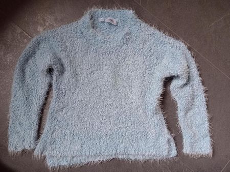 Flauschiger, hellblauer Pullover von BPC, Grösse 128/134