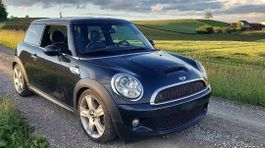 Mini Cooper S schwarz 