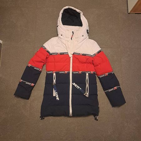 Daunenjacke der Marke Jack1T