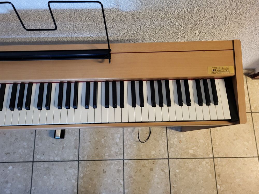 Roland F90 Digital Piano mit Pedal Kaufen auf Ricardo