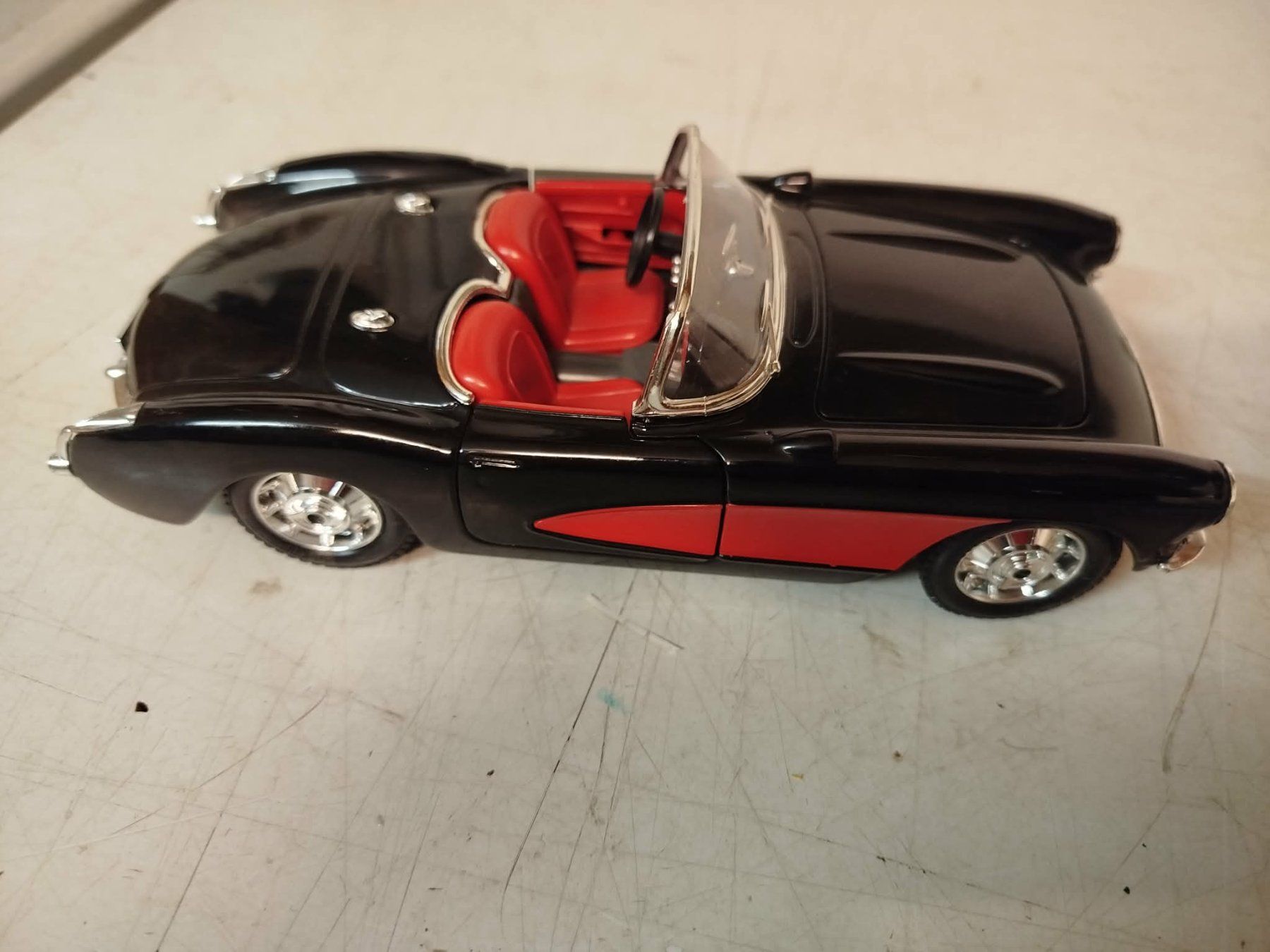 Bburago Modellini d'auto: Chevrolet Corvette  Burago – Usato da La Chaux-de-Fonds venduto da Emmaus2300CDF