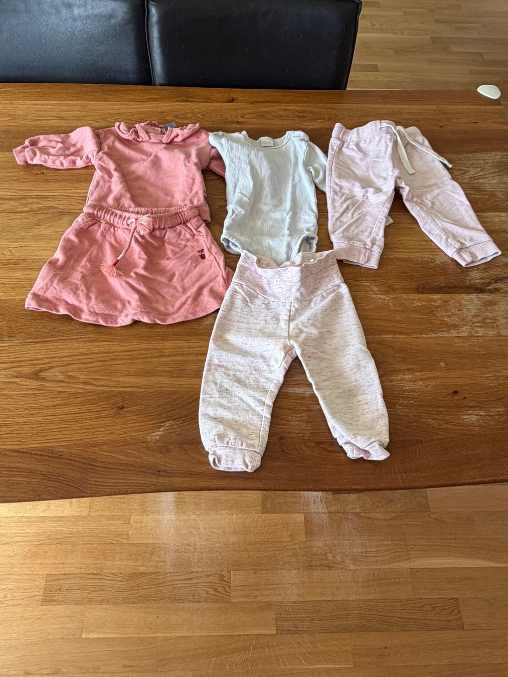 Lotti & Set di vestiti: Babykleider Gr.74 – Usato da Bad Zurzach venduto da simba1995 2
