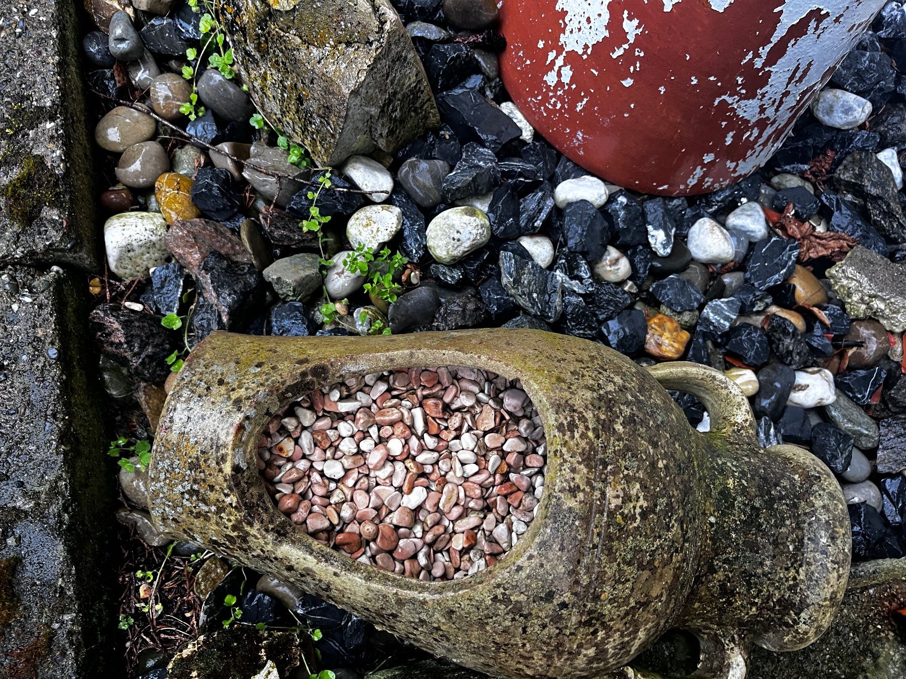 Tutte le decorazioni: Rustikale Gartendeko: Amphore und Kugeln aus Ton – Usato da Oberweningen venduto da Achille.3 1