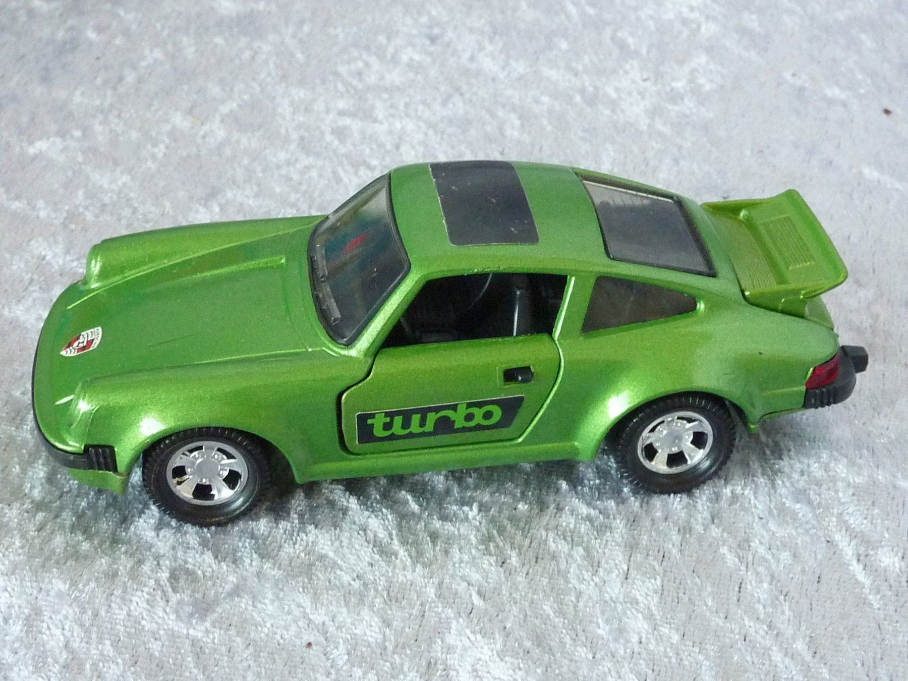 Matchbox Modellini d'auto: Porsche Turbo K-70 – Nuovo e nell'imballaggio originale da Dürrenäsch venduto da modellautos4you 2