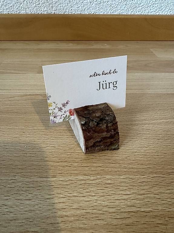 Supporti a parete: Namenskartenhalter Holz – Usato da Schwanden Sigrisw venduto da NinaT