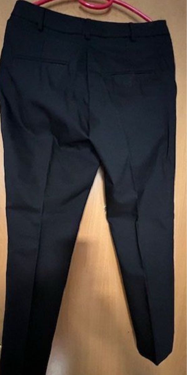 H&M Pantaloni: Schöne elegante Stoffhose 36, eher klein geschnitten – Usato da Dietlikon venduto da LiebenLebenLachen 1